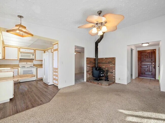 Building Photo - 80 S Heather Dr