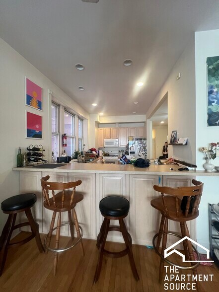 Primary Photo - 3238 N Sheffield Ave