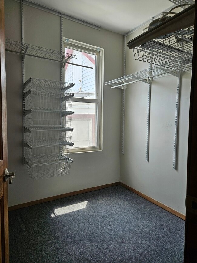 Building Photo - 1618 W Blackhawk St