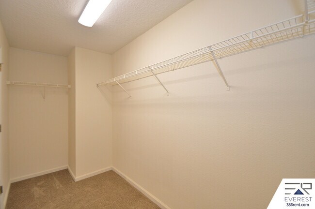 Building Photo - 9 Waywood Pl