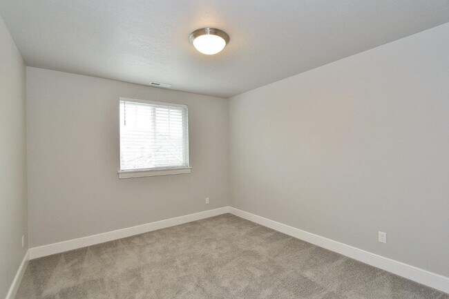 Building Photo - 3468 E Berghan St