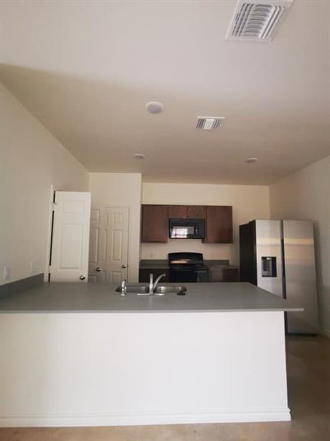 Building Photo - P2-2404 Alterman Drive Temple, TX 76504