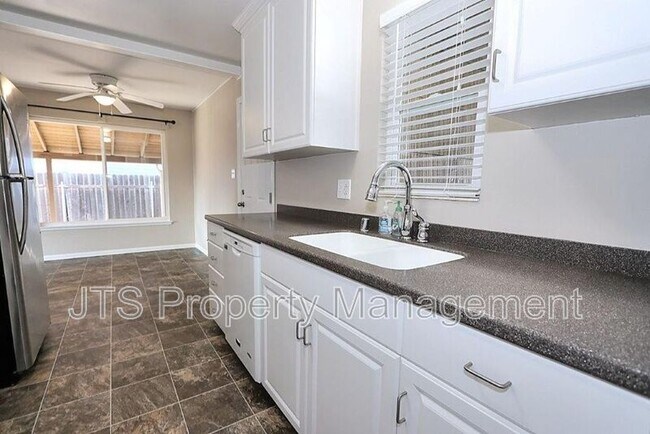 Building Photo - 10624 Chardonay Dr