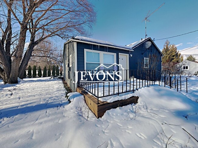 Building Photo - Pet-Friendly 3-Bedroom Home in Naches with Easy Access to Hwy 12