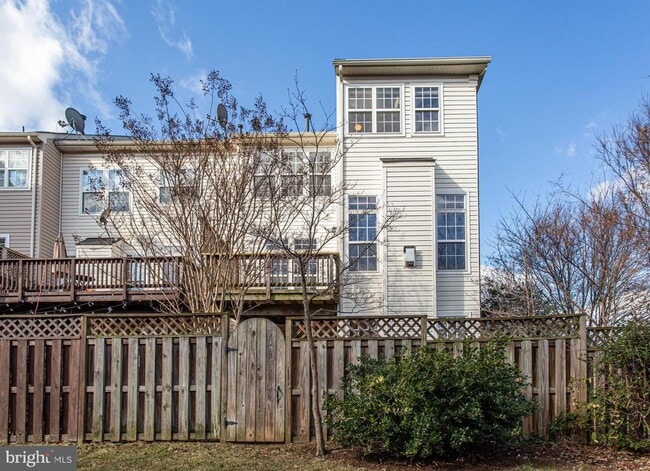 Building Photo - 22000 Avonworth Square