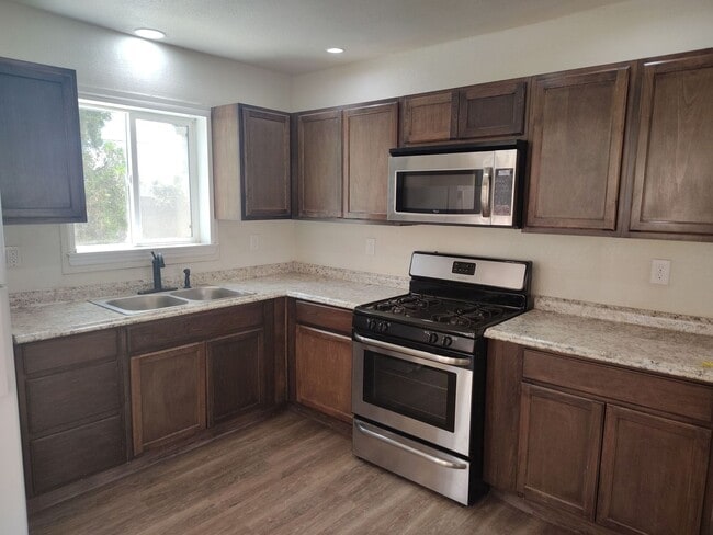 Building Photo - COMING SOON- Newly remodeled - 3 Bed - 1 Bath Aprox 1300 sq ft - San Pedro/Indian School