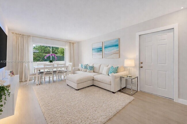 Building Photo - 567 SW 3rd St