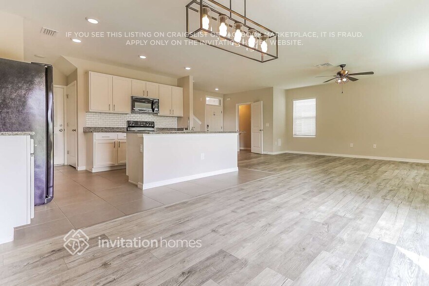 Building Photo - 8099 Pelican Reed Cir