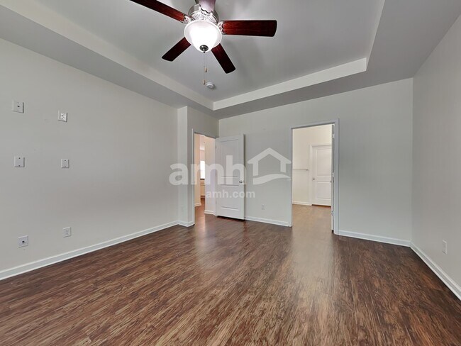 Building Photo - 330 Crabapple Cir