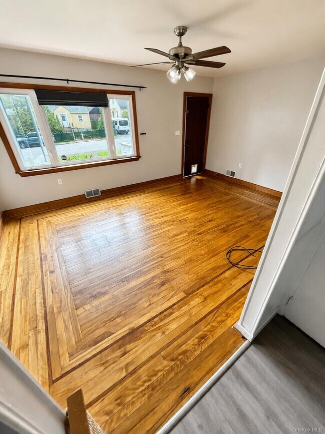 Building Photo - 17 Greenview Ave