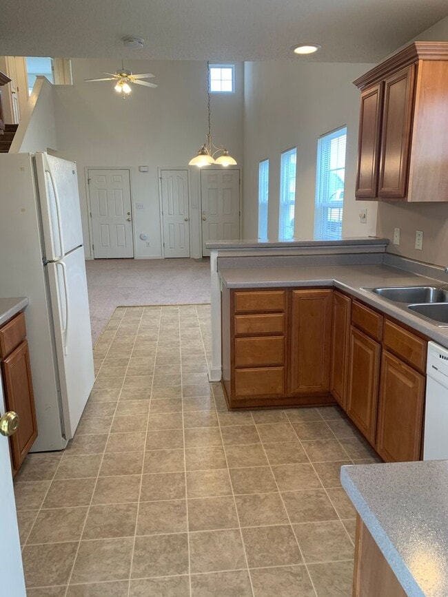 Building Photo - 1541SF 3BR 2.5BA