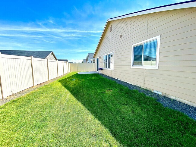 Building Photo - 3 Bedroom 2 Bath  PET FRIENDLY home in SW ...