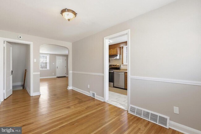 Building Photo - 271 W Wyncliffe Ave