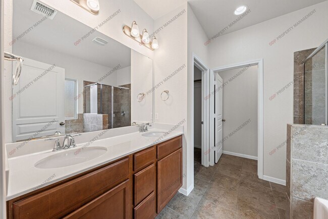 Building Photo - 418 Cross Dr.