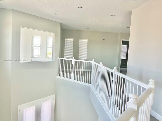 Building Photo - 14982 RedCove Pl