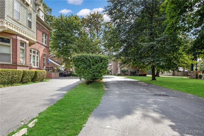 Building Photo - 433 Linwood Ave
