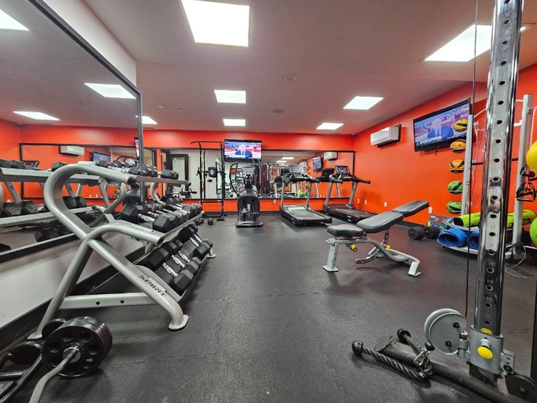 Building Photo - 715 Park Ave