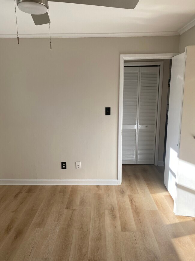 BEDROOM FIVE - 703 Daniels St