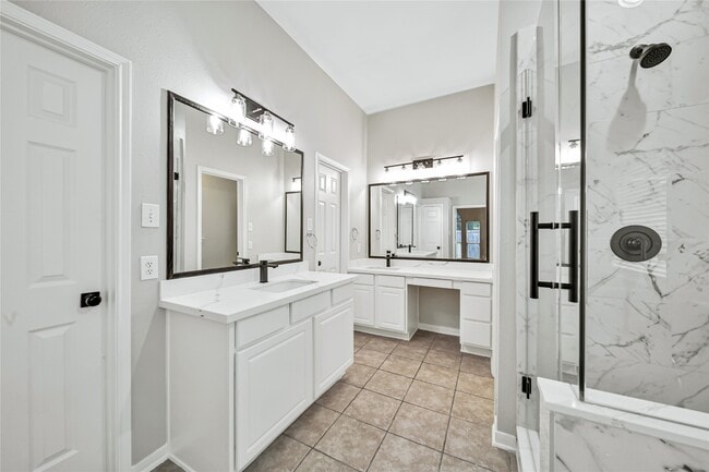 Building Photo - 14526 Red Tailed Hawk Ln