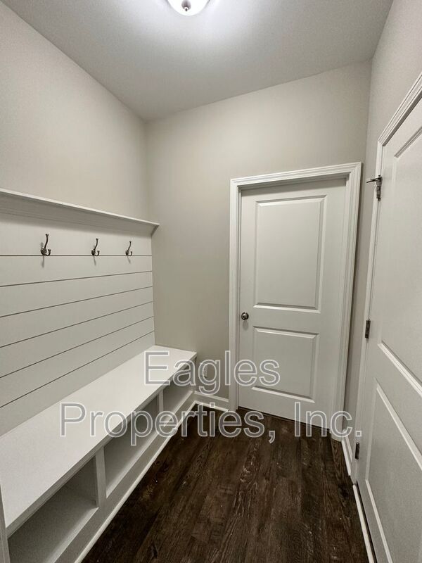 Building Photo - 451 Fallingbrook Dr