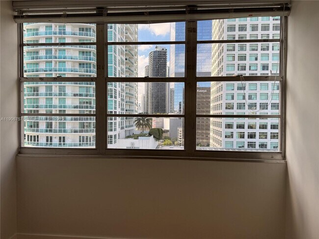 Building Photo - 825 Brickell Bay Dr