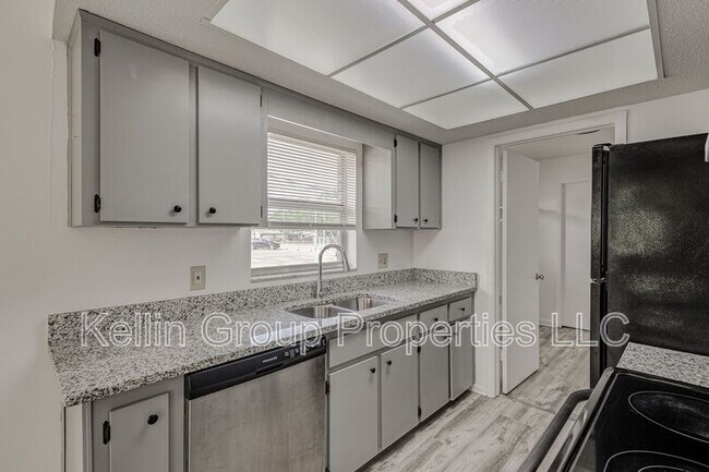 Building Photo - 401 Big Cedar Way