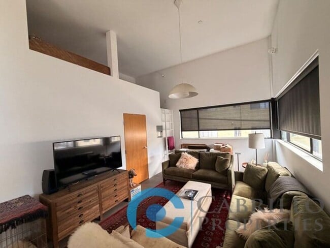 Building Photo - 3771 Centre St