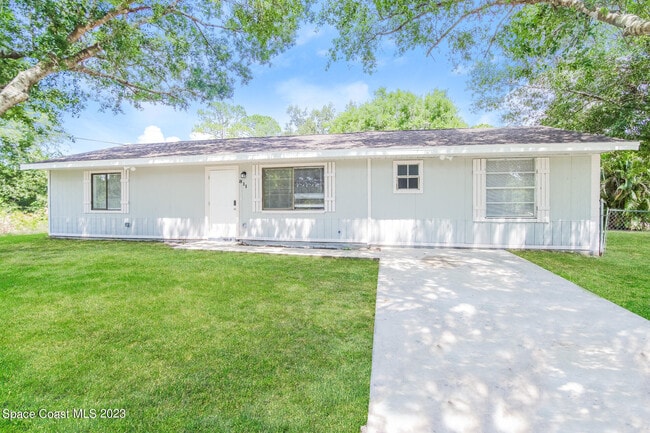 Building Photo - 811 Airport Ave SE