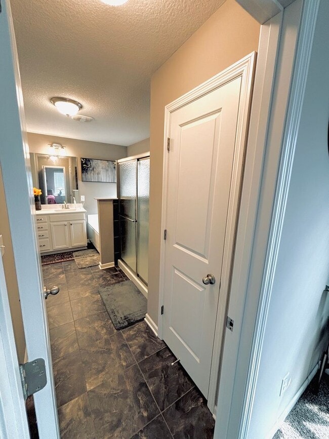 Building Photo - Solar Home!  Beautiful 4bed/3bath Single Family Home in Shakopee
