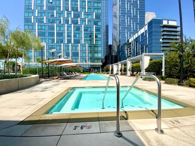 Building Photo - 889 Francisco St