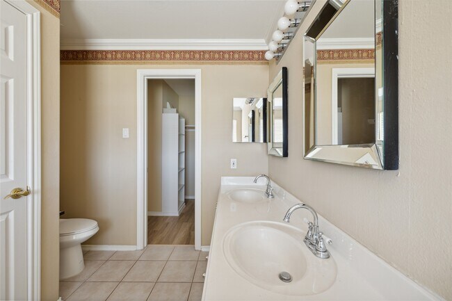 Building Photo - 2846 Loganberry Park Ln