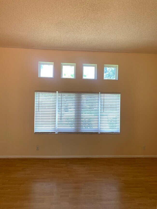 Building Photo - 9840 NW 28th Ct