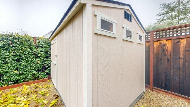 Building Photo - 1145 Edwards St