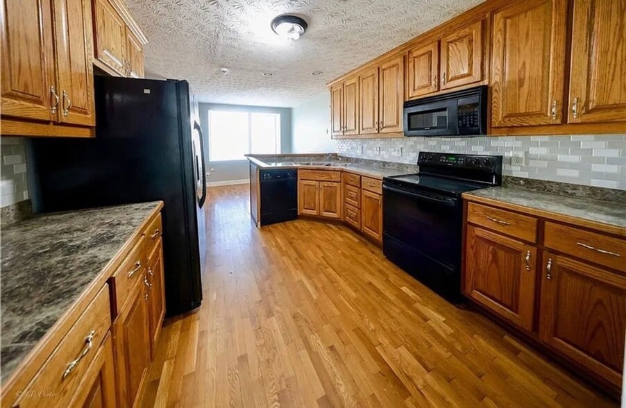 Building Photo - 918 Golden Meadows Ln