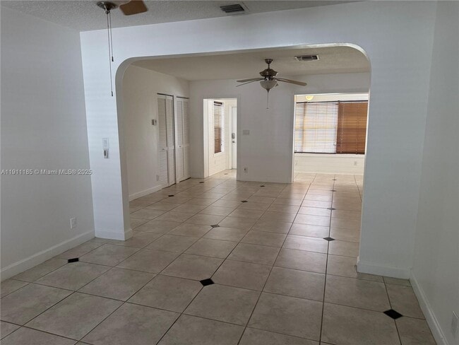 Building Photo - 1847 Wiley St