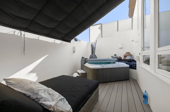 Building Photo - 120 Mast Mall