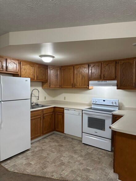 Building Photo - 117 E Main St