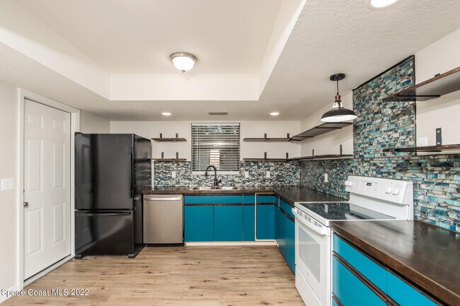 Building Photo - 110 Cardinal Dr