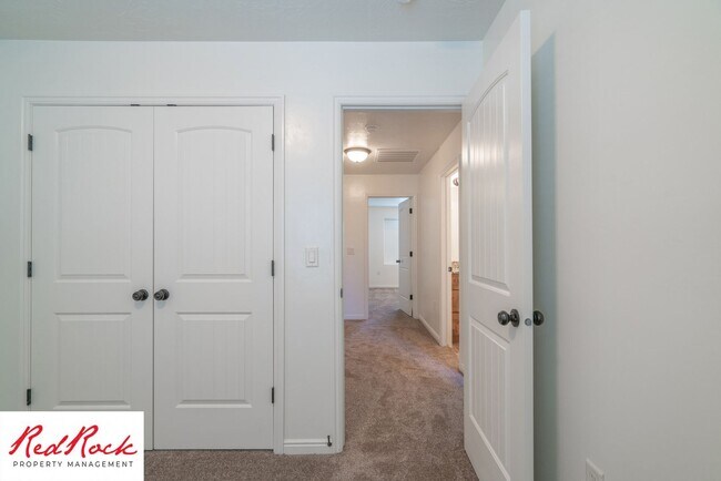 Building Photo - 2075 S Sir Monte Dr