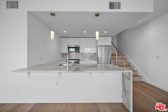 Building Photo - 957 Figueroa Terrace