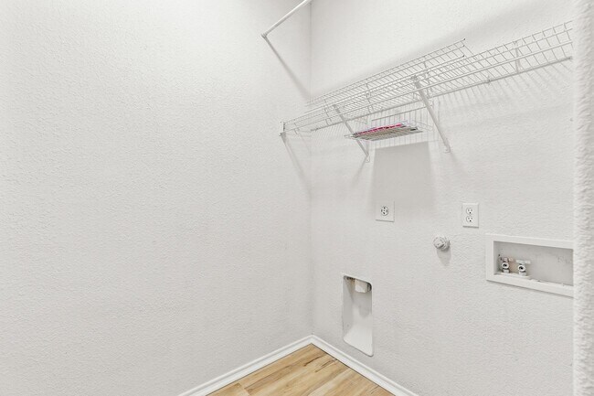 Building Photo - Fabulous 4 Bedroom Home in The Preserve at Indian Springs ~ Hot Tub ~ Great Amenities!