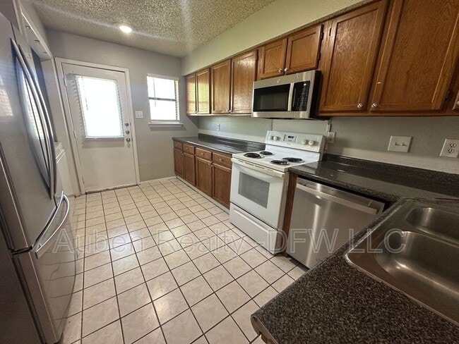 Building Photo - 1021 Vera Ct