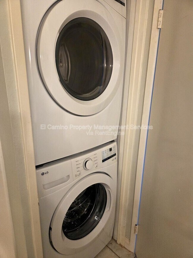 Building Photo - 628 Daisy Ave