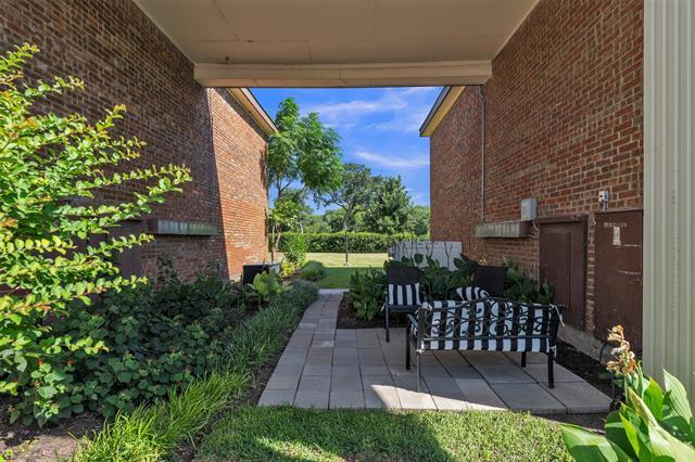 Building Photo - 4038 Ridglea Country Club Dr