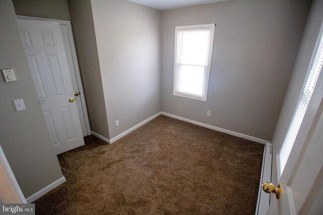 Building Photo - 234 E Linden St