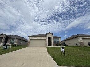 Building Photo - 1006 Aurora Grove Bend