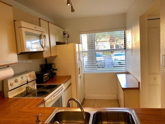 Building Photo - 6660 SW 130th Ave