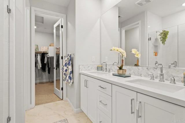 Building Photo - 12639 Elizabeth Wy