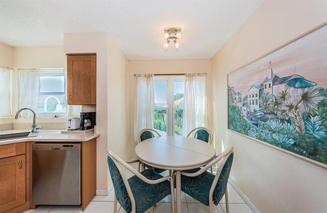 Building Photo - 6151 Bahia Del Mar Blvd S