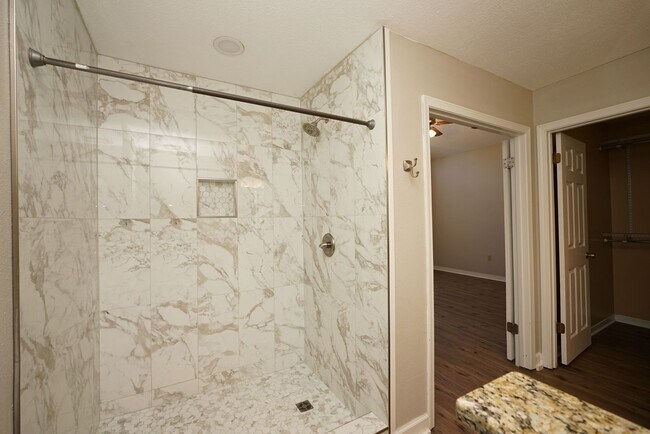 Building Photo - Great Fort Walton Beach Location